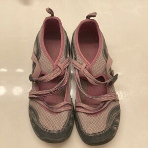 Chaco closed toe River shoe